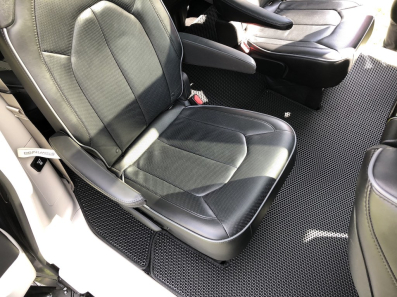 Autokoberce do Chrysler Pacifica 7 místný Benzín 2 gen Minivan (2016-2025)